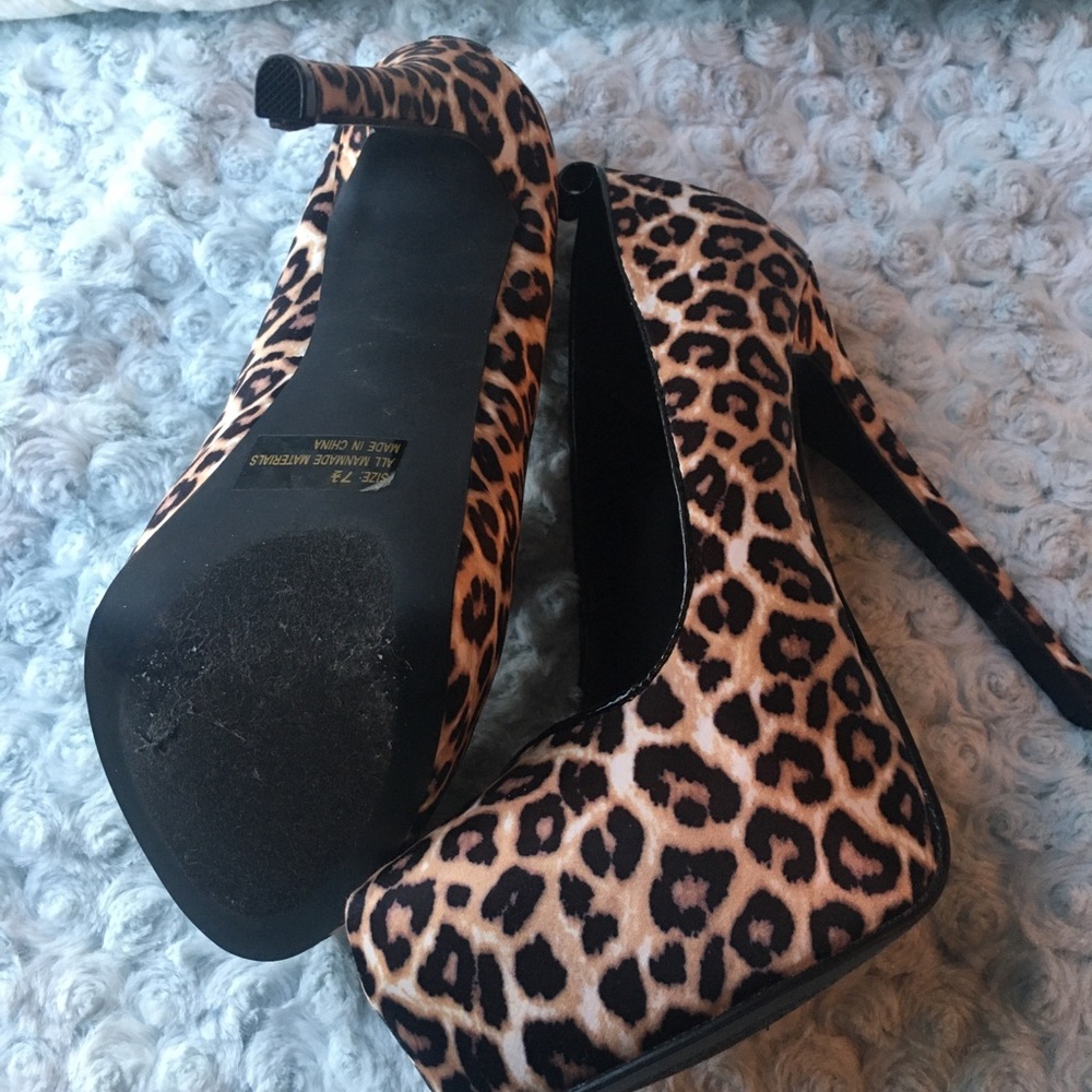 NWOT Qupid Leopard Print High Heels - Picture 5 of 8